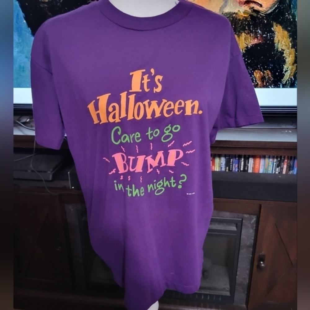 Hallmark Size XL Halloween Tshirt Care to‎ Go Bump in the Night?